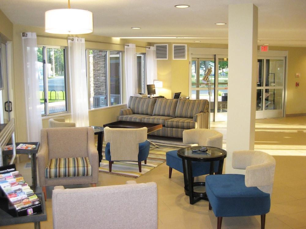 Best Western Plus Травърс Сити Екстериор снимка