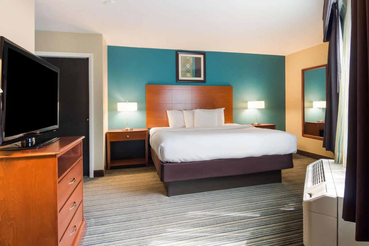 Best Western Plus Травърс Сити Екстериор снимка