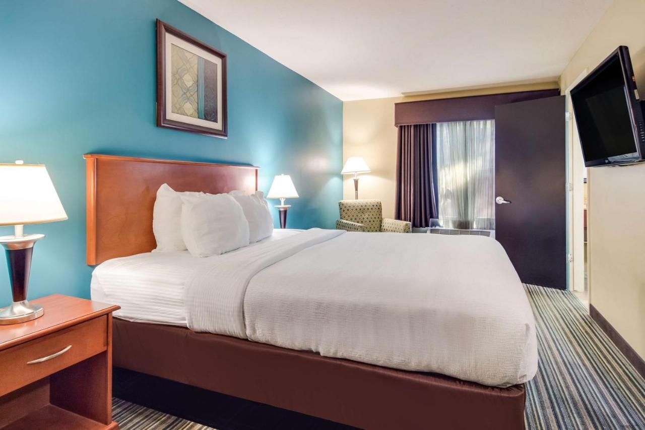 Best Western Plus Травърс Сити Екстериор снимка