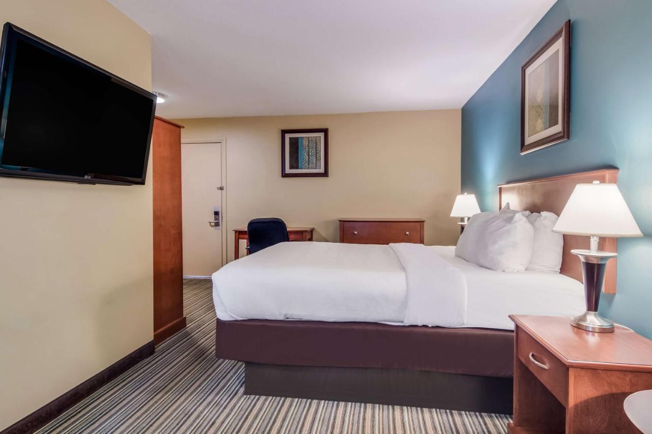 Best Western Plus Травърс Сити Екстериор снимка