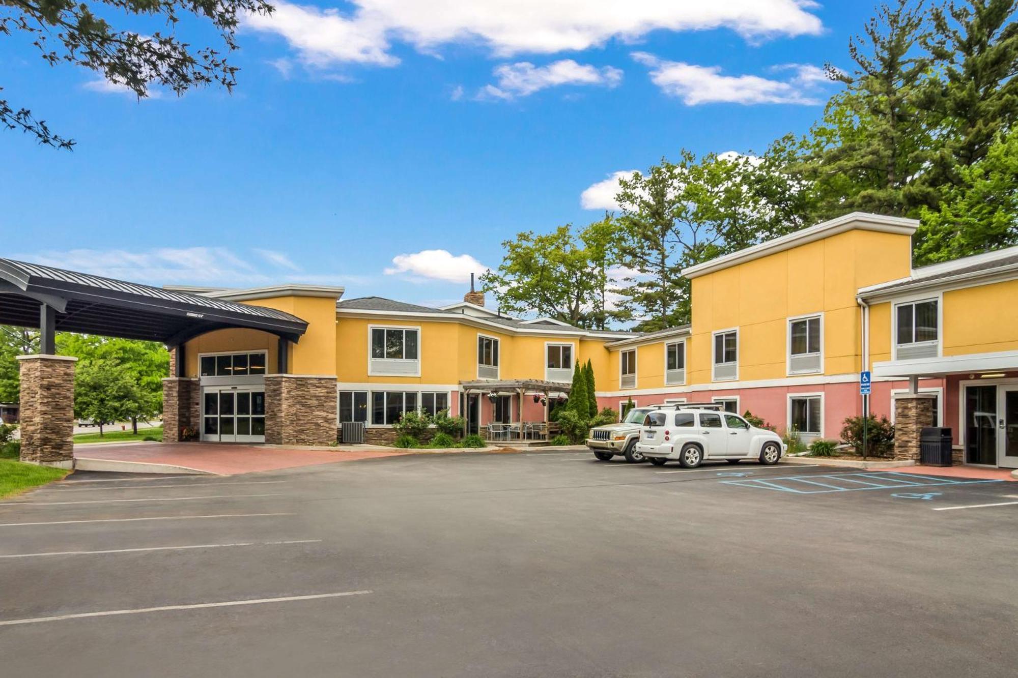 Best Western Plus Травърс Сити Екстериор снимка