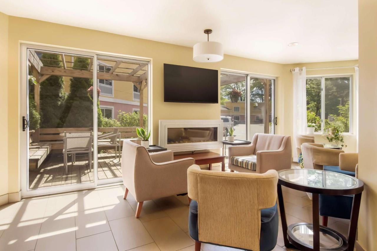 Best Western Plus Травърс Сити Екстериор снимка