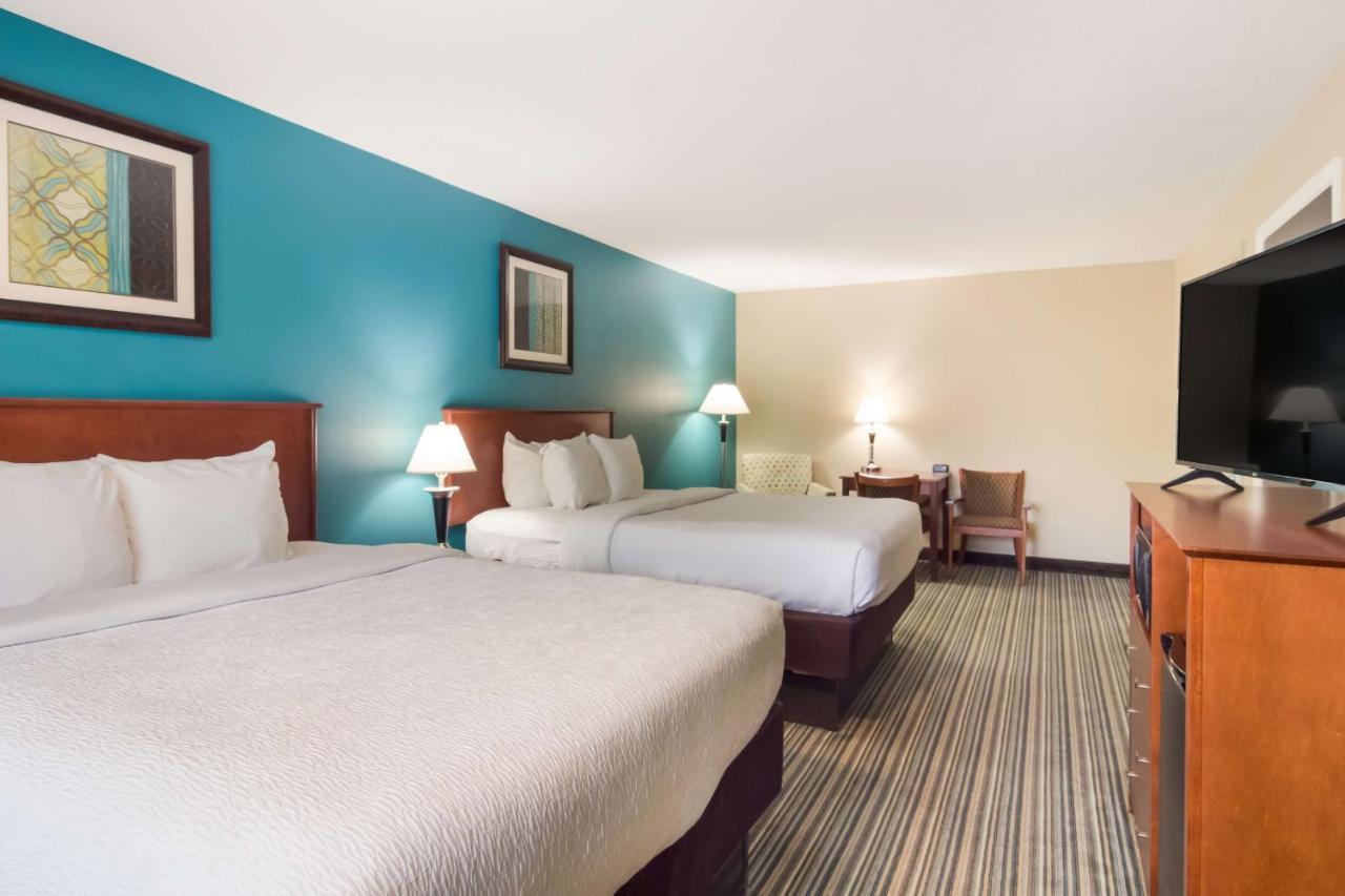 Best Western Plus Травърс Сити Екстериор снимка