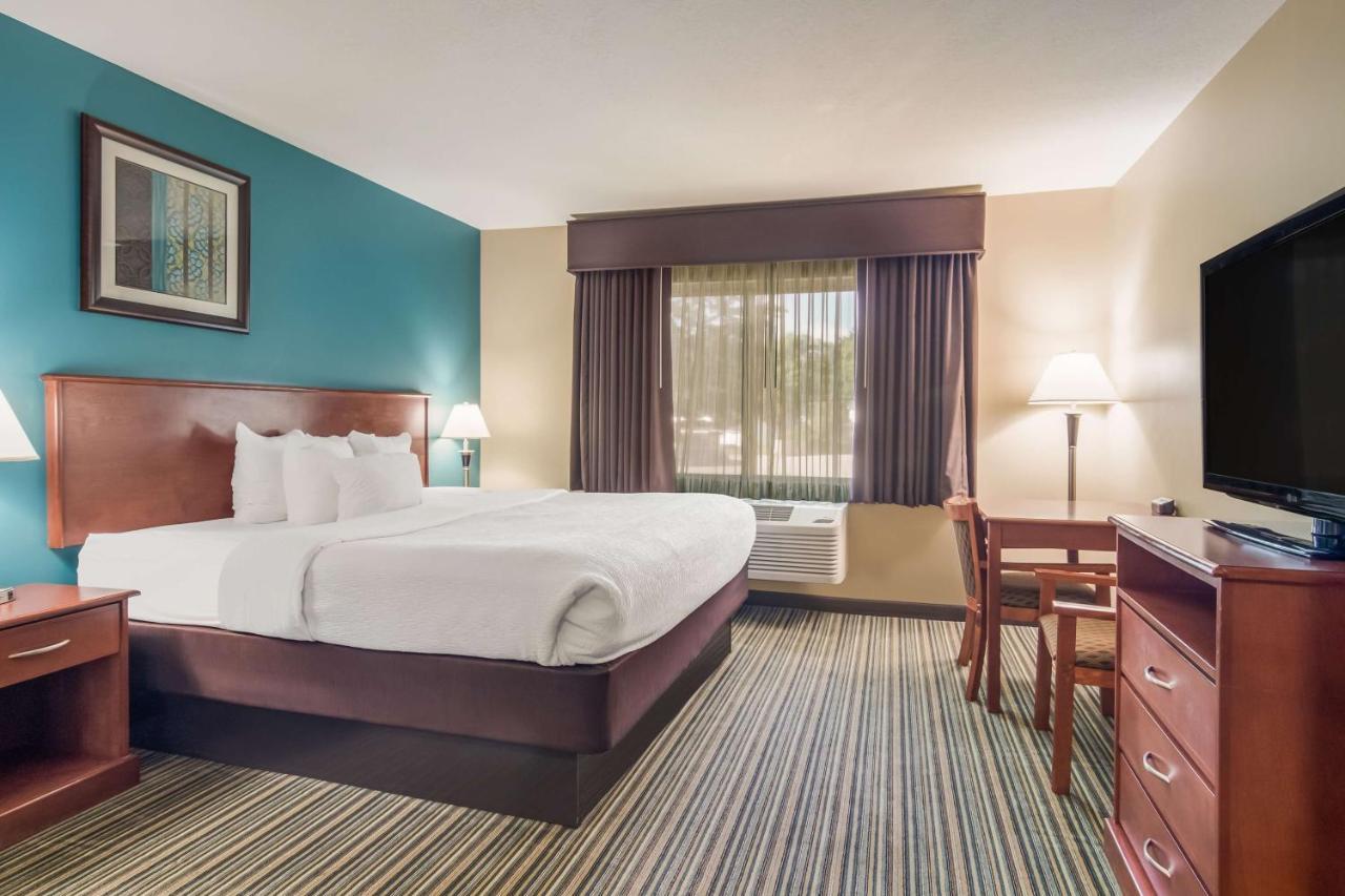 Best Western Plus Травърс Сити Екстериор снимка