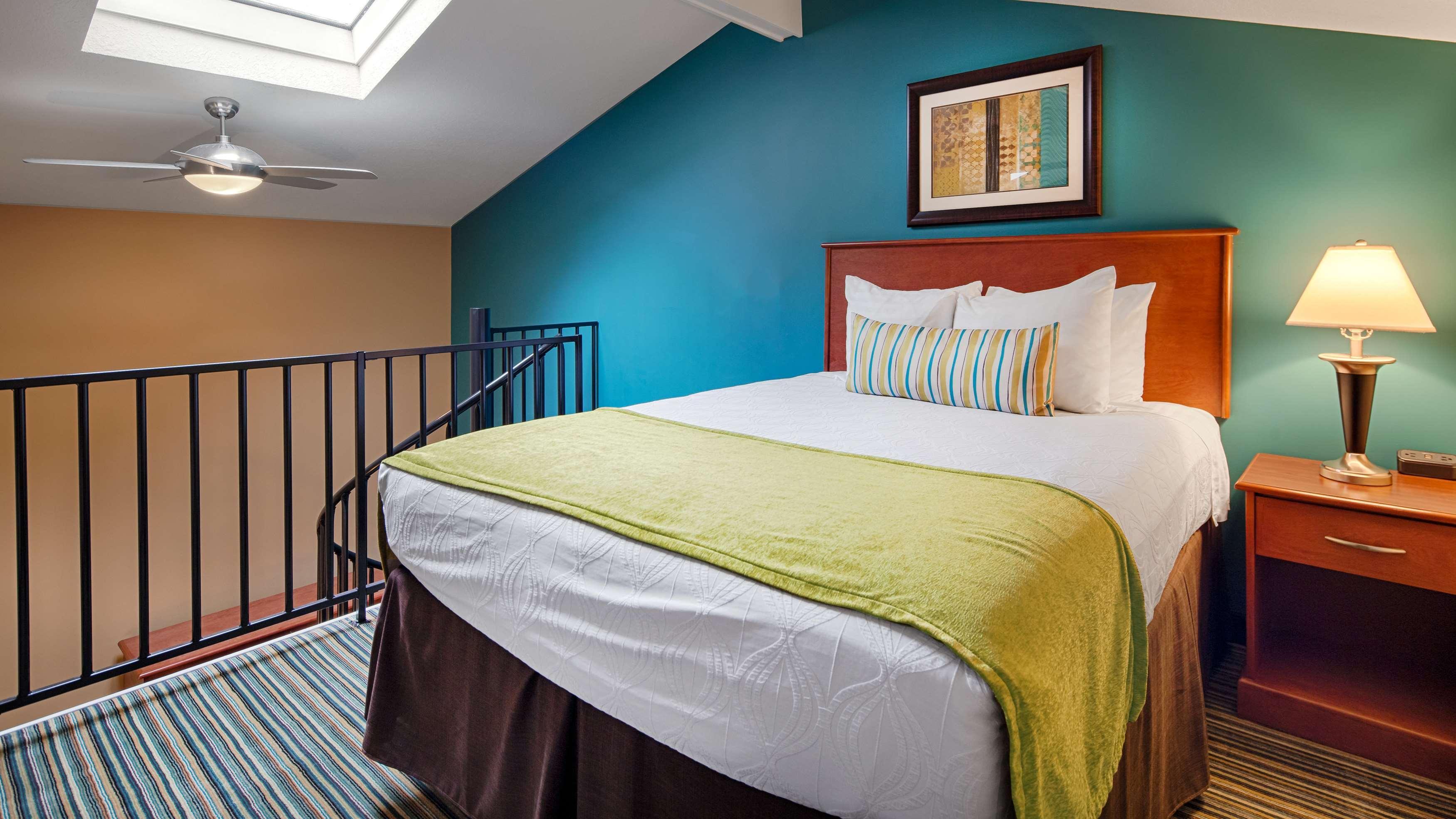 Best Western Plus Травърс Сити Екстериор снимка