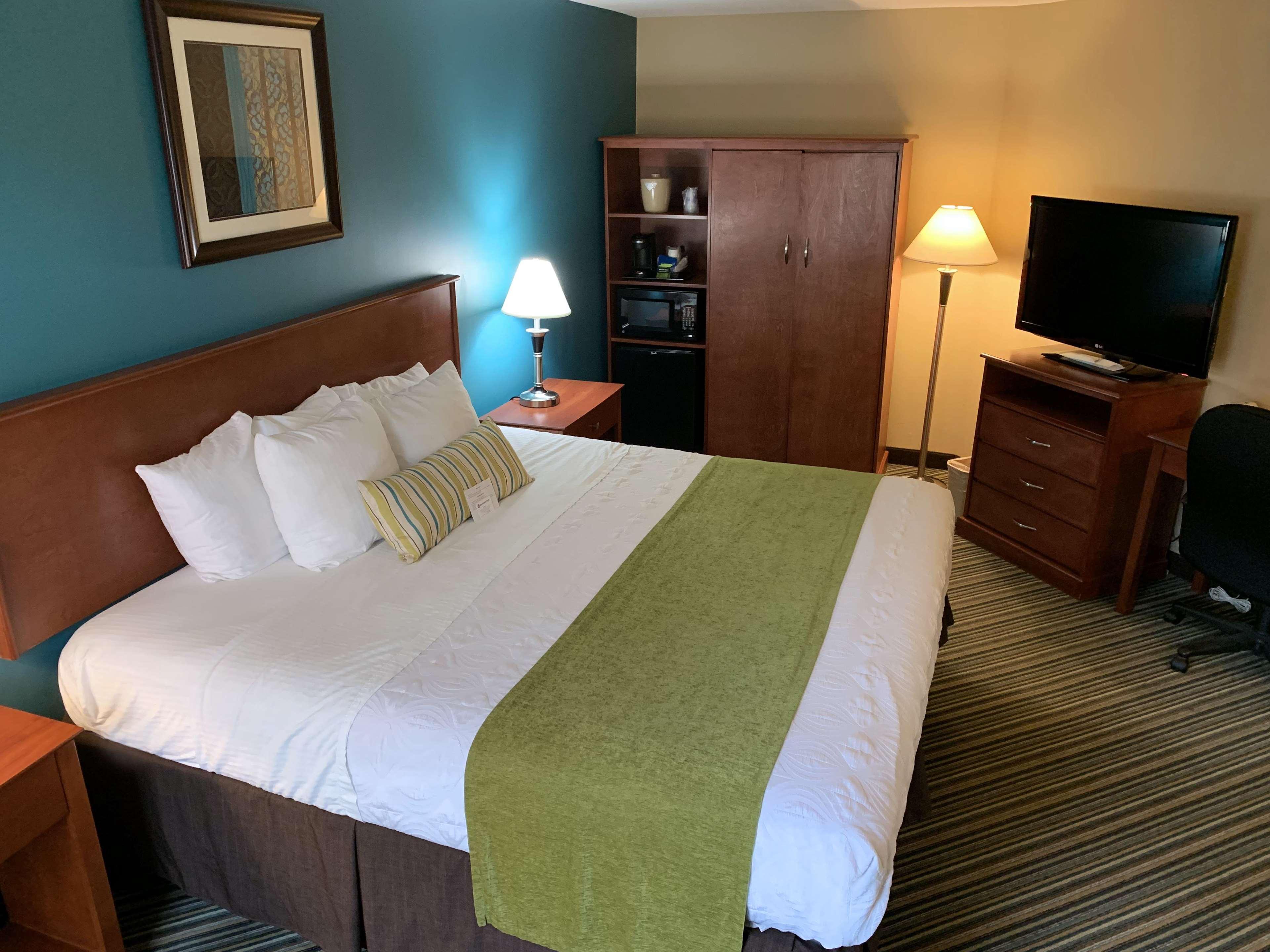 Best Western Plus Травърс Сити Екстериор снимка
