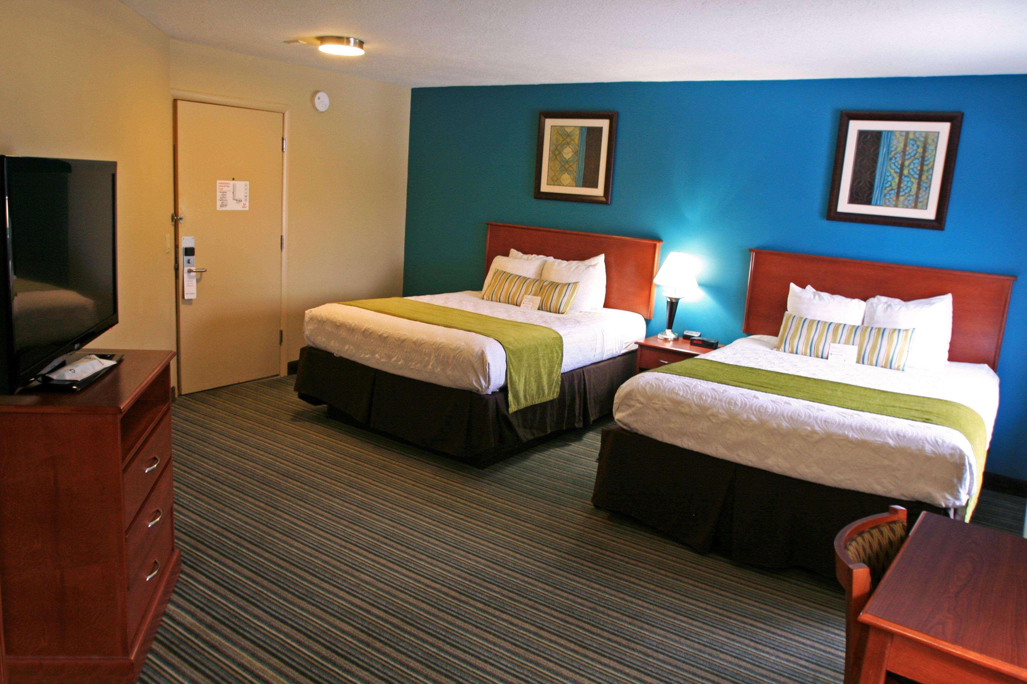 Best Western Plus Травърс Сити Екстериор снимка