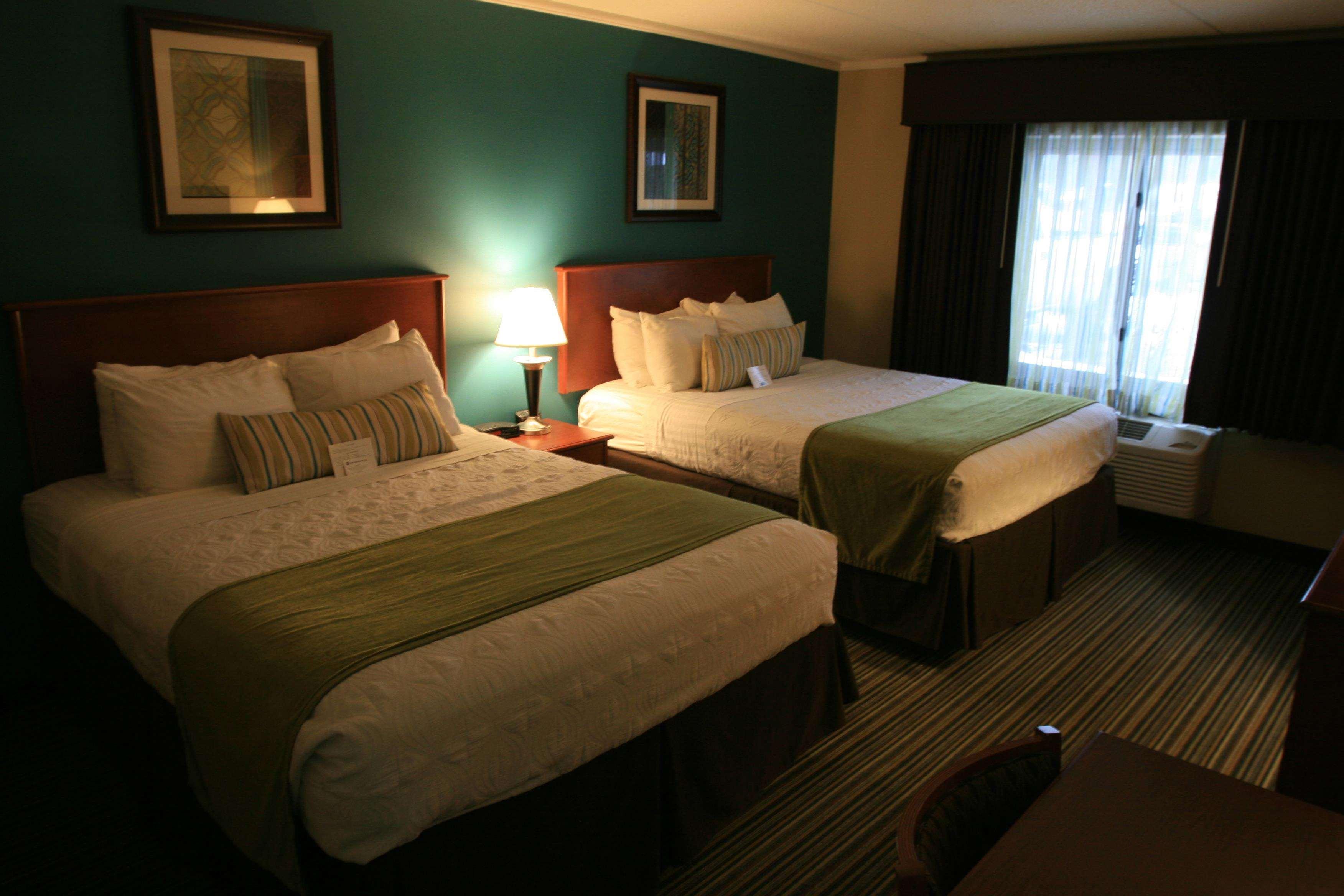 Best Western Plus Травърс Сити Екстериор снимка