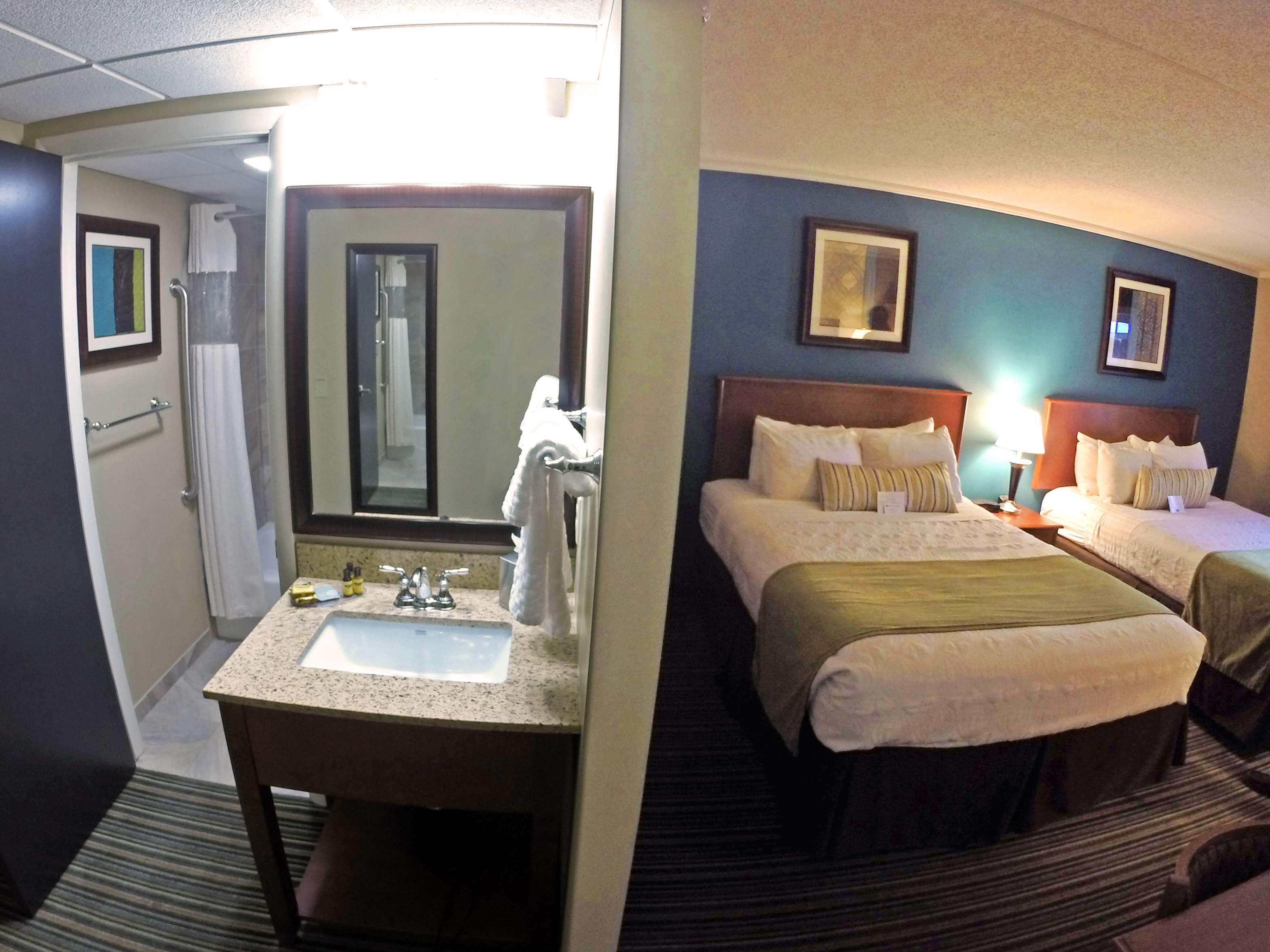 Best Western Plus Травърс Сити Екстериор снимка
