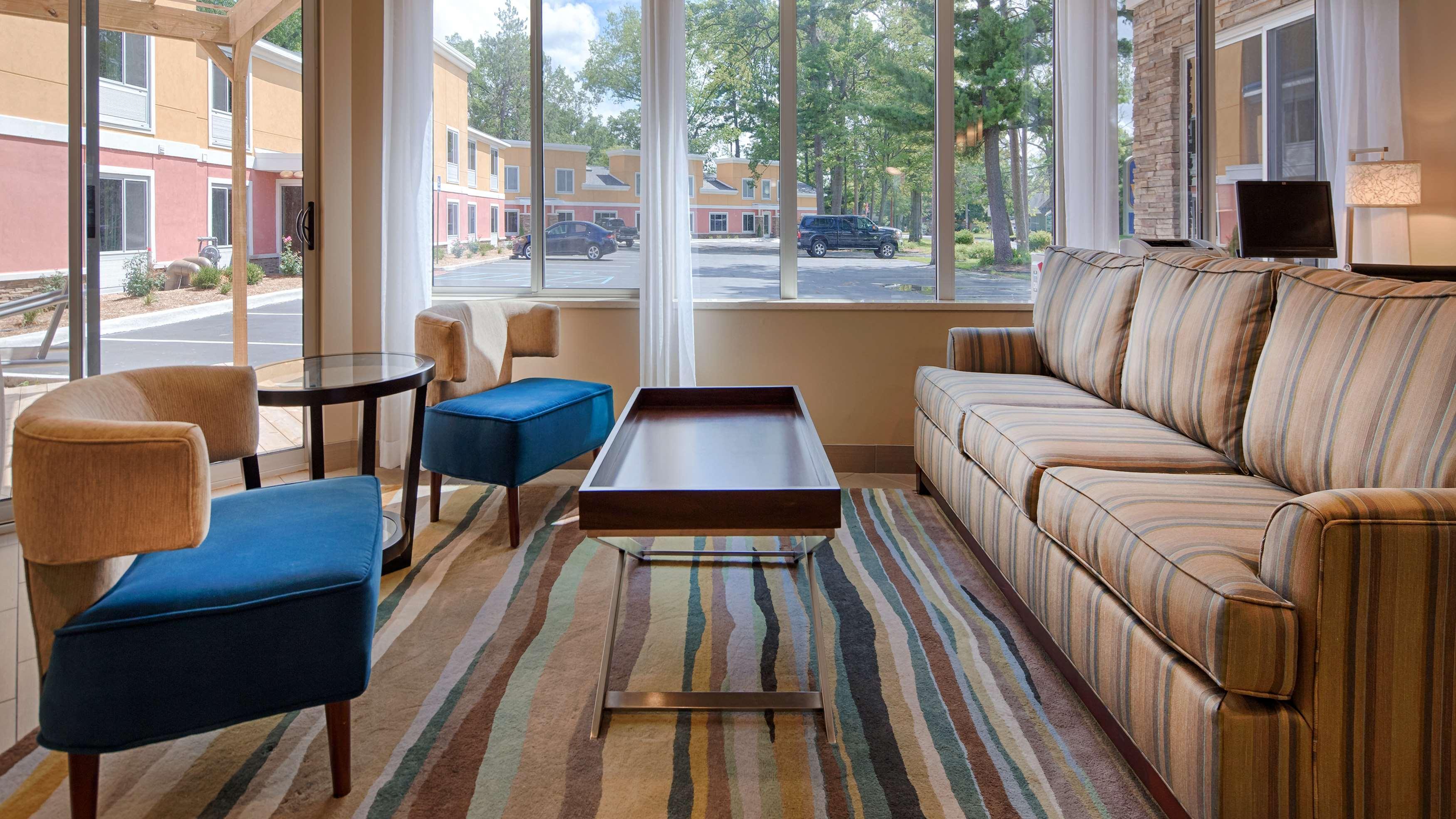Best Western Plus Травърс Сити Екстериор снимка