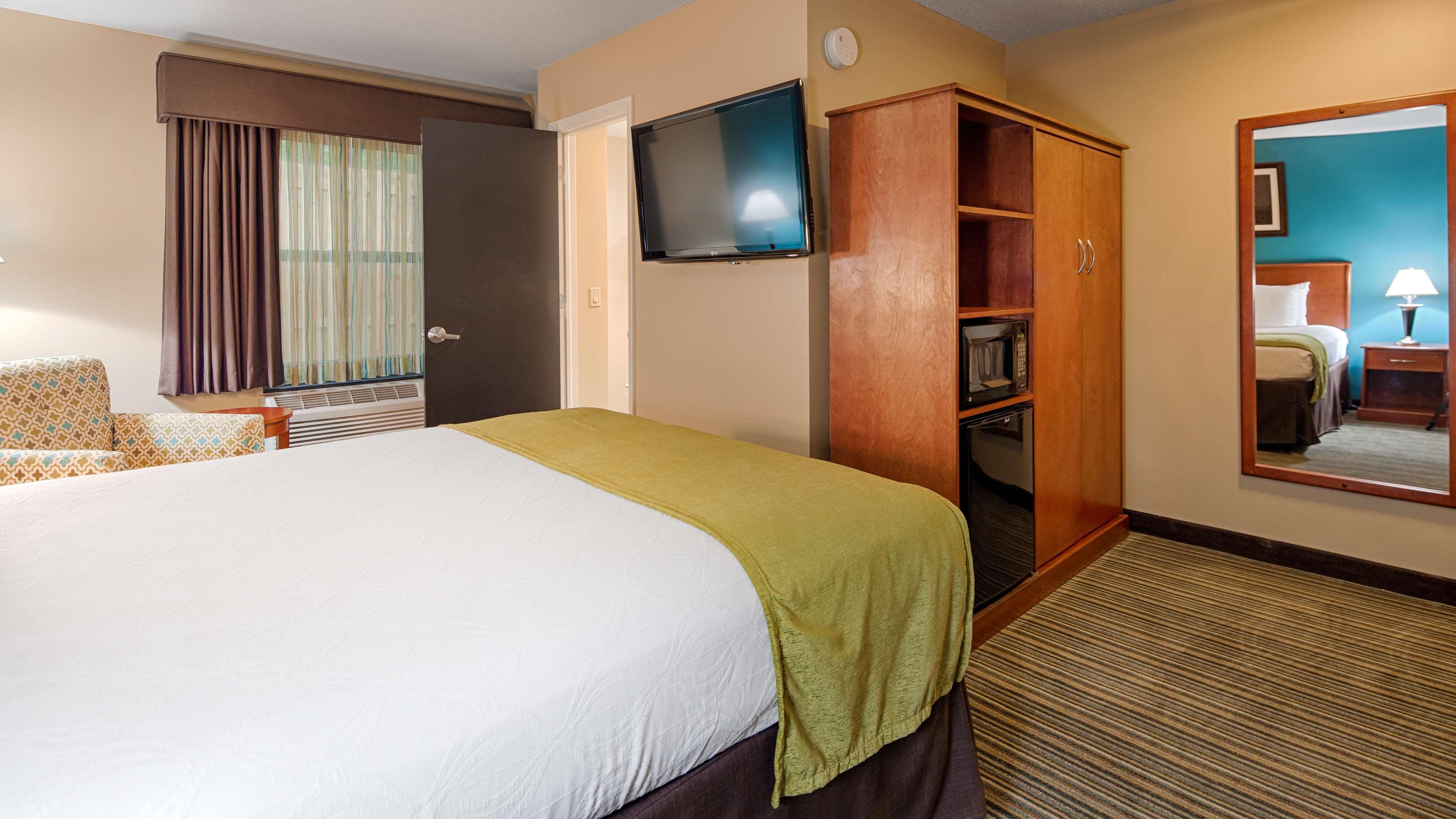 Best Western Plus Травърс Сити Екстериор снимка