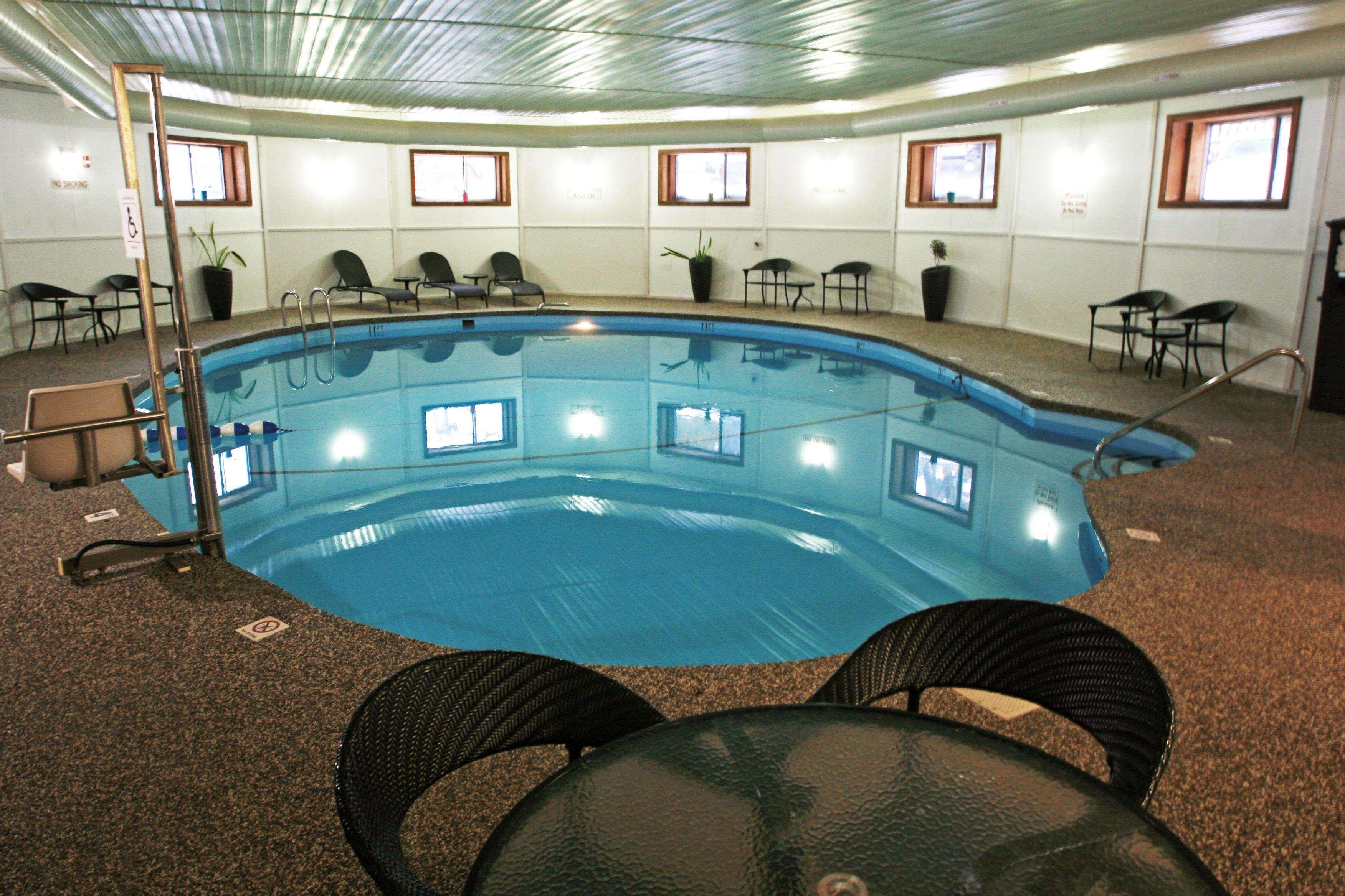 Best Western Plus Травърс Сити Екстериор снимка