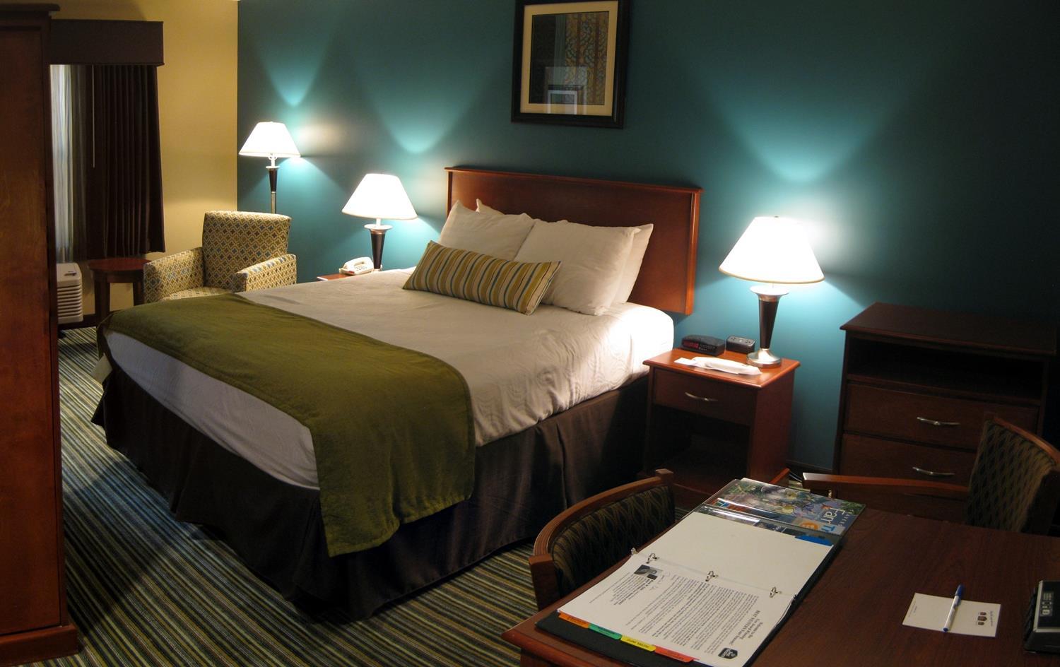 Best Western Plus Травърс Сити Екстериор снимка